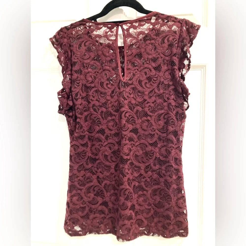 NWOT White House Black Market Flutter Sleeve Lace Shell Top Burgundy Wine Size 4 - Picture 3 of 10